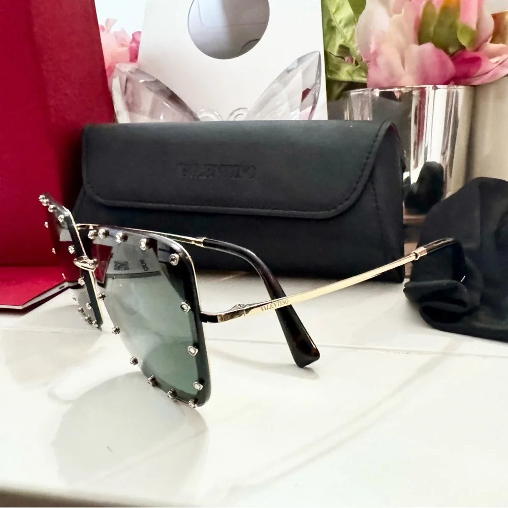 New Valentino Garavani Sunglasses - Picture 2 of 7